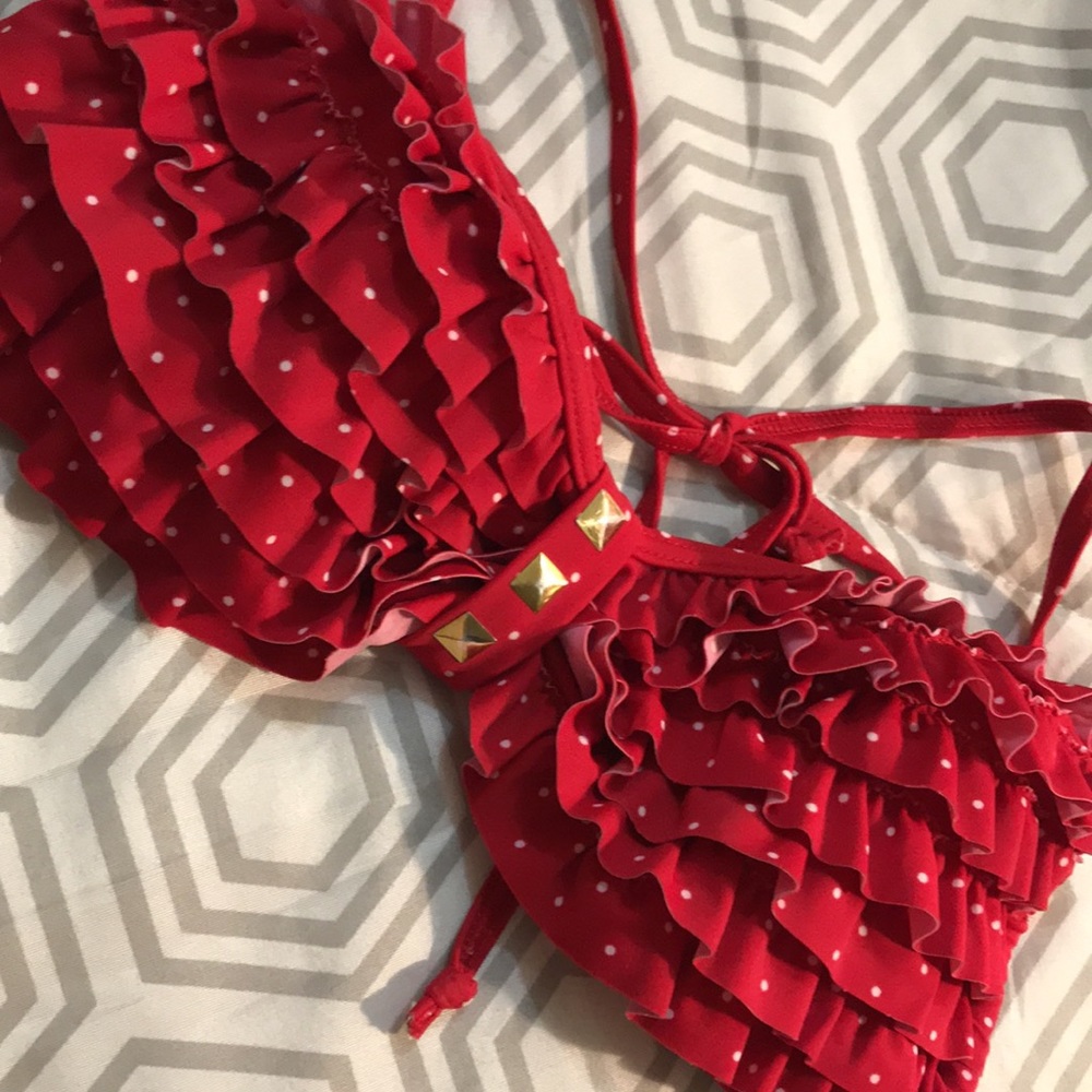 Plunge swim suit top w/ruffles sz M